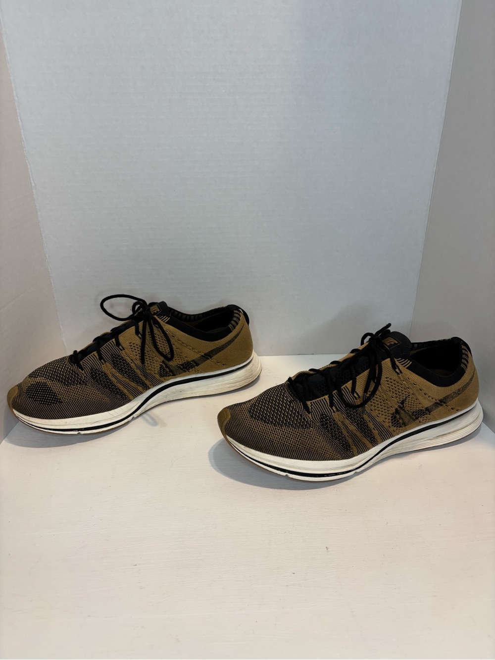 Nike Flyknit Trainer Sneakers Golden Beige size Men's US 10.5